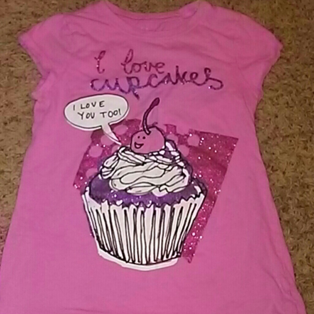 Childrens cupcake shirt.